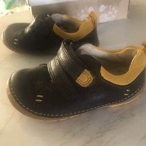 Clark’s SoftlyToby Boys First Shoes S: 5W toddler